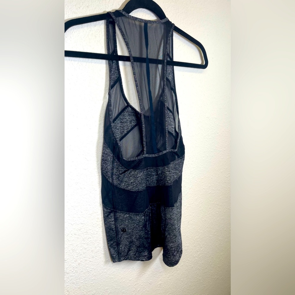 Lululemon top lose fit  size 6
